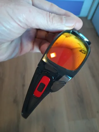 Gafas Negras y Rojas