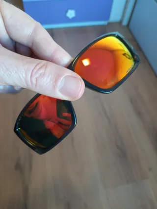 Gafas Negras y Rojas