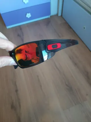 Gafas Negras y Rojas