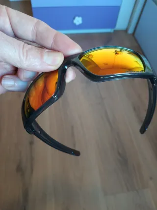 Gafas Negras y Rojas