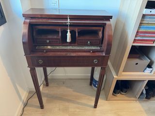 Escritorio retro de madera antiguo vintage