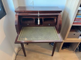 Escritorio retro de madera antiguo vintage