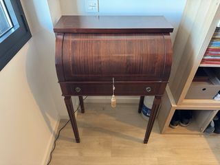 Escritorio retro de madera antiguo vintage