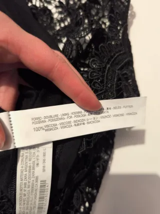 Falda negra con flores