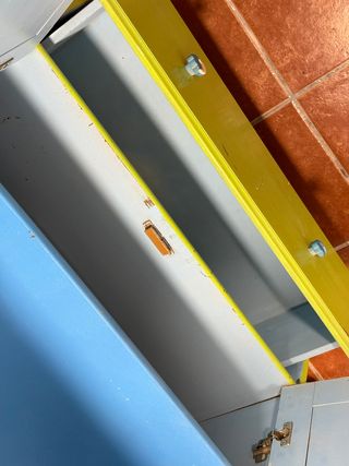 Armario de madera azul y verde