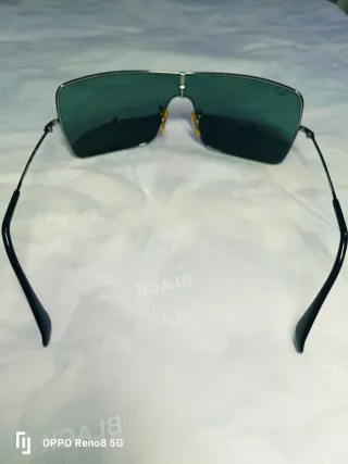 Occhiali da sole Ray-Ban neri e verdi