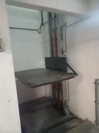 Elevador hidráulico local y sótano 700 kg