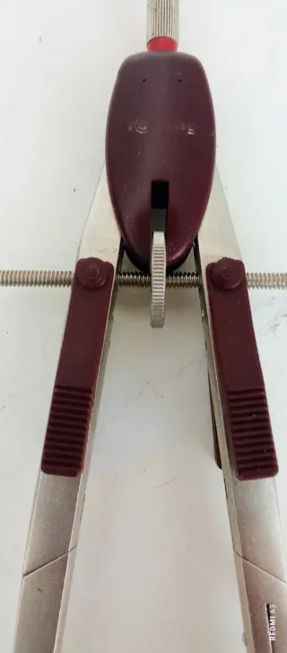 Compás con extensor Centro Giant Bow Rotring