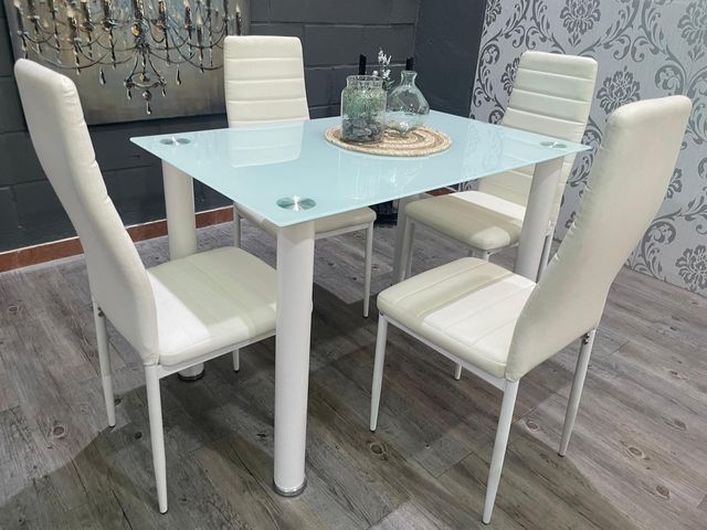 Conjunto de mesa con 4 sillas BLANCO