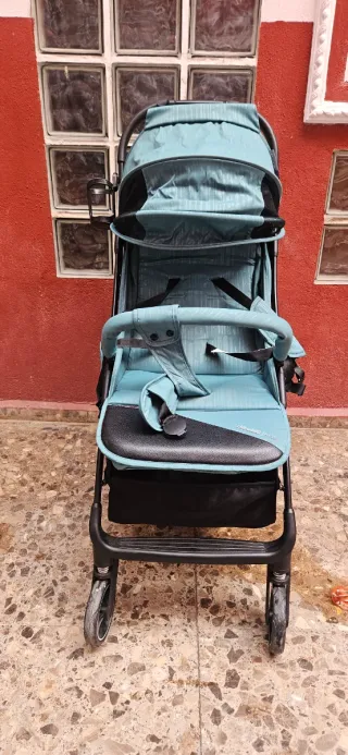 Silla de paseo ligera color turquesa