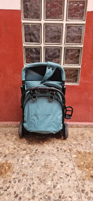 Silla de paseo ligera color turquesa