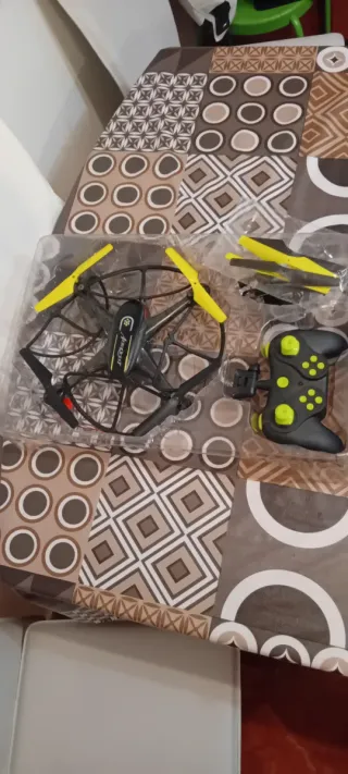 Drone Aeroquest con mando
