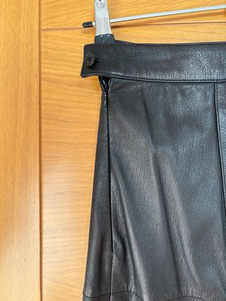 Falda de piel Massimo Dutti negra