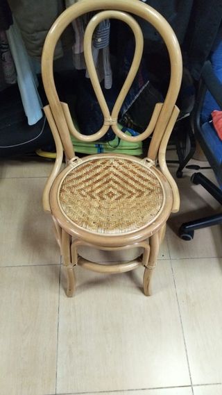 Silla de mimbre redonda