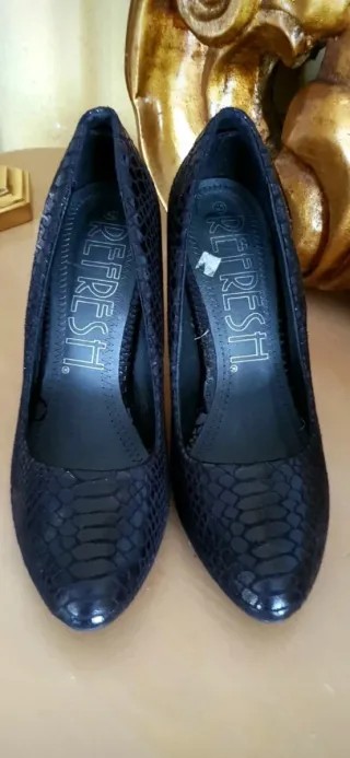 Zapatos de salón tacón aguja Refresh negros
