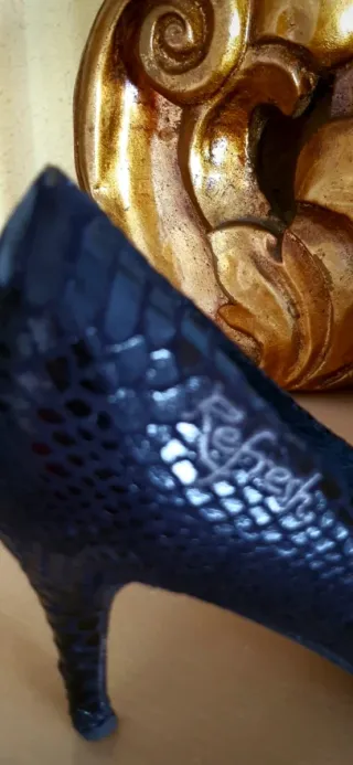 Zapatos de salón tacón aguja Refresh negros