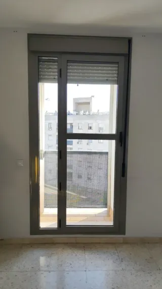 Puerta aluminio abatible Climalit