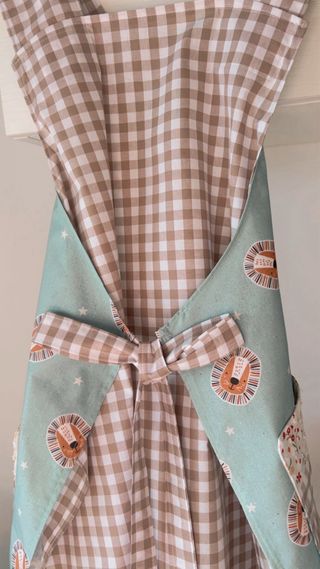 Batas infantiles con animales y cuadros