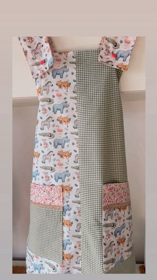 Batas infantiles con animales y cuadros