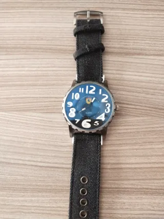 Reloj Negro y Azul