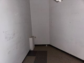 Local comercial en venta en Linares