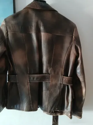 Chaqueta de piel marrón