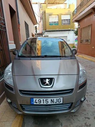 Peugeot 5008 2013