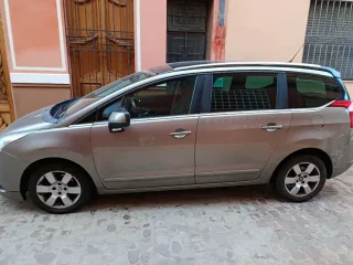 Peugeot 5008 2013
