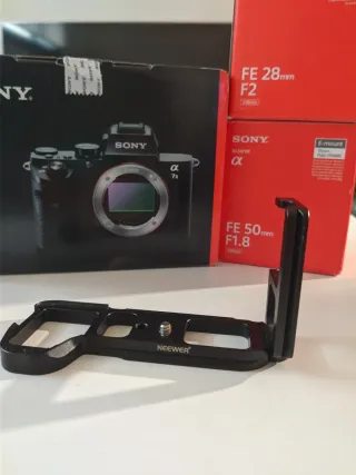 Sony a7 II Cámara + Lentes FE 28mm F2 y 50mm F1.8