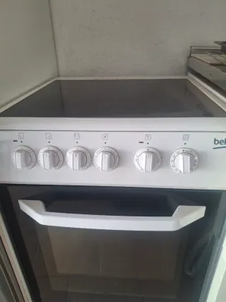 Horno y vitrocerámica Beko