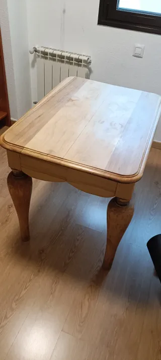 Mesa de comedor de nogal macizo