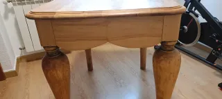 Mesa de comedor de nogal macizo