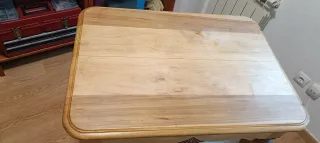 Mesa de comedor de nogal macizo
