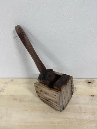 Máquina para partir aceitunas