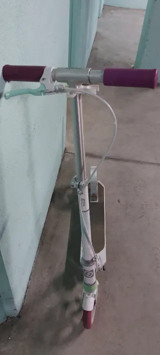 Patinete infantil blanco y rosa