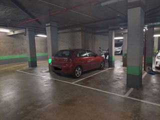 Garaje en venta en La Font de la Guatlla en Barcelona