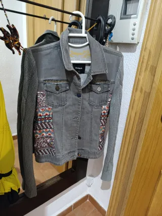 Chaqueta Desigual gris con detalles étnicos Talla