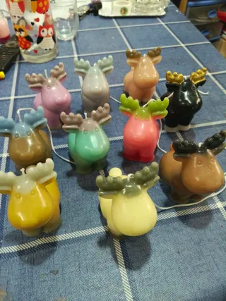 Vela Reno Navideño Artesanal de varios colores.