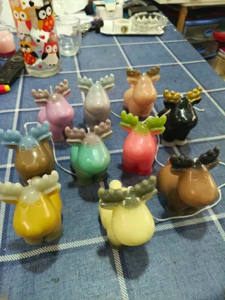 Vela Reno Navideño Artesanal de varios colores.