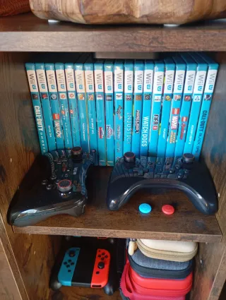 Nintendo Wii U Negra,con mandos y juegos