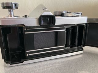 Olympus OM1 Cámara Analógica + Lente Yashica