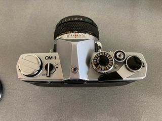 Olympus OM1 Cámara Analógica + Lente Yashica