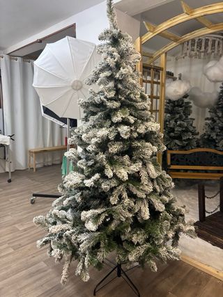 Árbol Navidad Frondoso 2,10m tengo dos unidades.