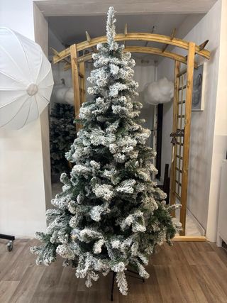 Árbol Navidad Frondoso 2,10m tengo dos unidades.