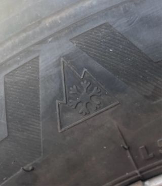 Juego 4 Neumáticos Invierno 215/65 R16C 109/107T