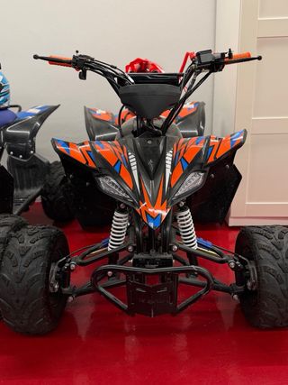 Cuadrimoto Naranja y Negra con Casco