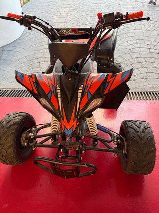 Cuadrimoto Naranja y Negra con Casco