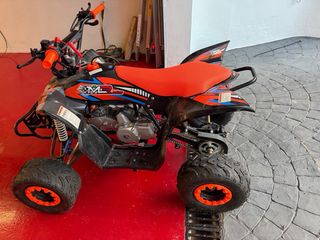 Cuadrimoto Naranja y Negra con Casco