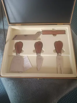 Set formaggi con 4 utensili