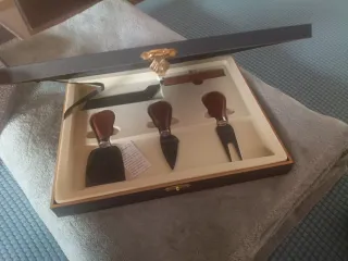 Set formaggi con 4 utensili